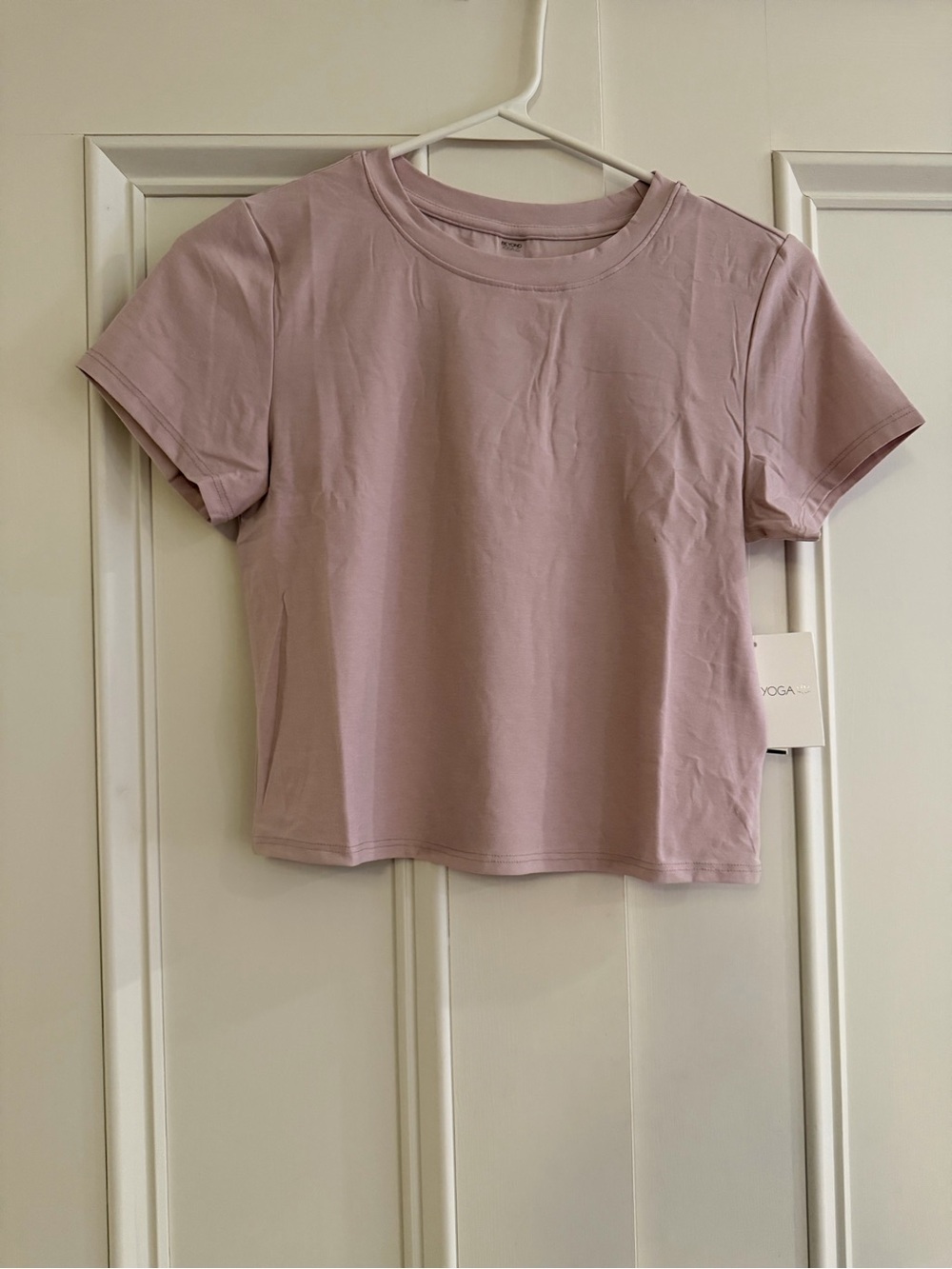 Beyond Yoga Featherweight Cropped Tee in Pale Pink. NWT. Size M.